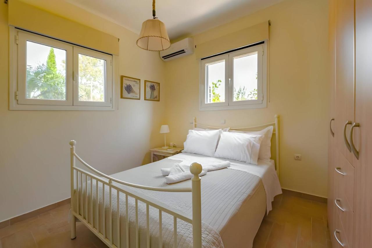 A Casa D'Irene Apartment Mantzavinata Bagian luar foto